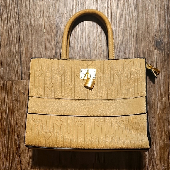 Womens Unbranded Elegant Heart Emossed Faux Leather Tan Handbag - Picture 1 of 5